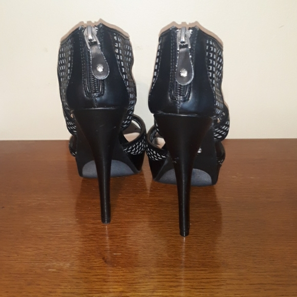 Shoes - Picture 4 of 6